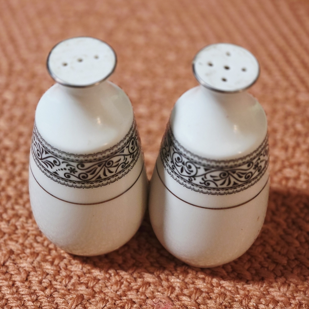 Elegant Noritake Ivory Salt and Pepper Shakers #7570 Prelude 1969-1981